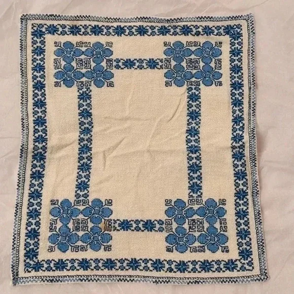 6  Table Napkins - Picture 8 of 8